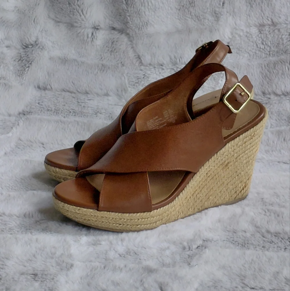 American Eagle Wedge Brown Buckle 4in Heel Sandle. Size 10.